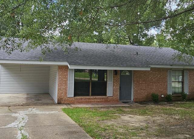 Property at 120 Lakewood Dr, West Monroe, LA 71291, 3 beds, 2 baths