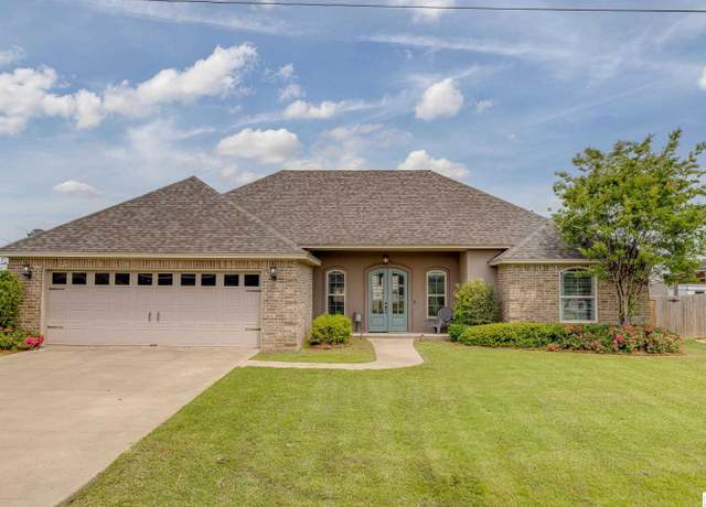 Property at 300 Cassie Dr, Sterlington, LA 71280, 4 beds, 3 baths