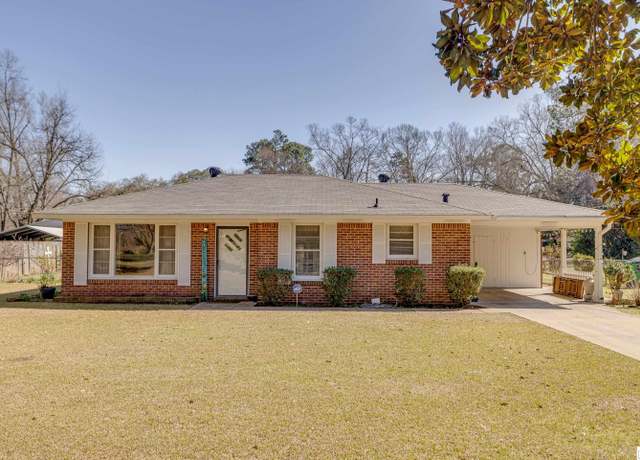 Property at 600 Lakeshore Dr, Monroe, LA 71203, 3 beds, 2 baths