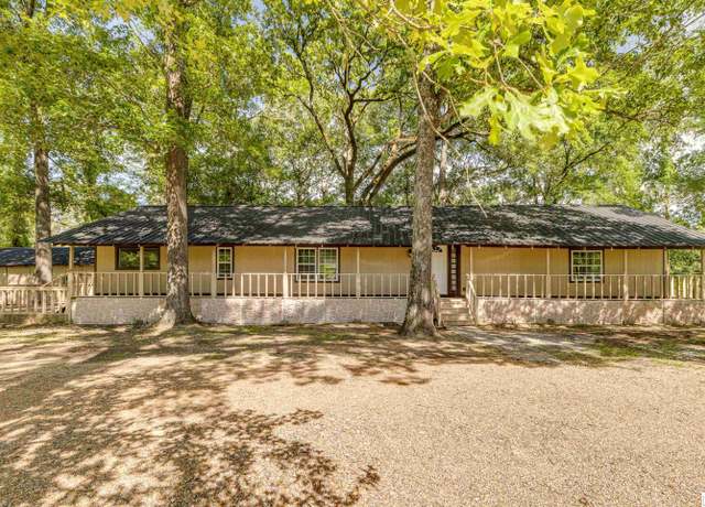 Property at 2144 Stubbs Vinson Rd, Monroe, LA 71203, 3 beds, 2 baths