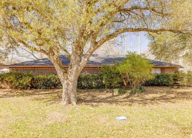 Property at 300 Laurel Grove Dr, Monroe, LA 71203, 6 beds