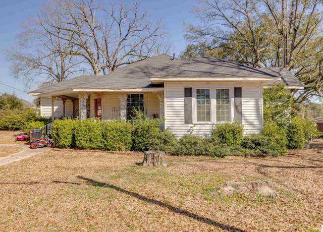 Property at 802 Elm St, Bernice, LA 71222, 3 beds, 2 baths