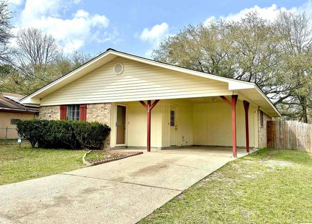 Property at 129 Lou Dr, West Monroe, LA 71291, 3 beds, 1.5 baths