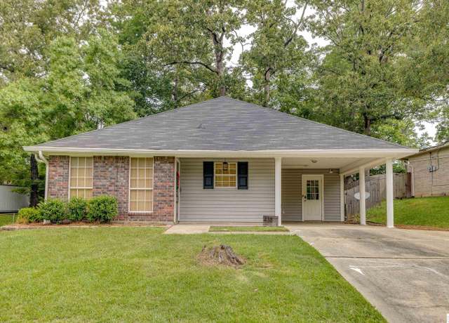 Property at 438 S Ironwood Dr, West Monroe, LA 71291, 3 beds, 2 baths