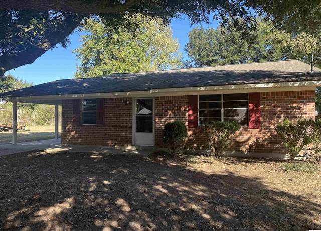 Property at 823 Kennon Dr, Winnsboro, LA 71295, 3 beds, 1.5 baths