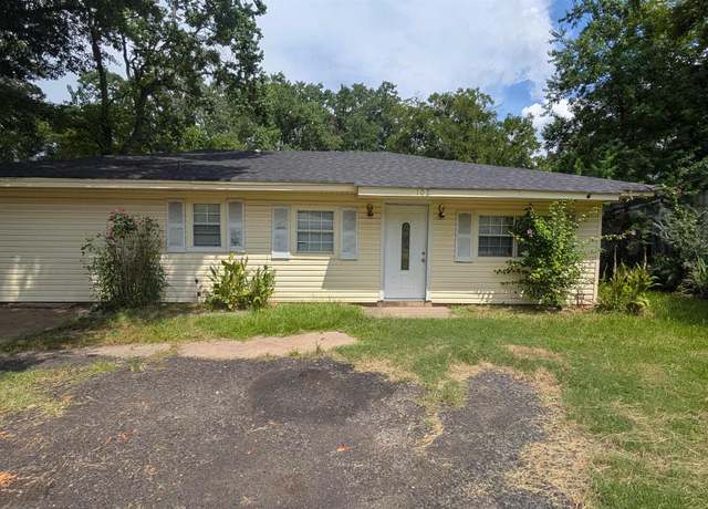Property at 102 Clark St, West Monroe, LA 71292, 3 beds, 1 bath