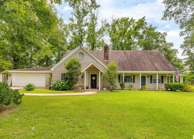 Property at 620 W Bayou Dr, Sterlington, LA 71280, 5 beds, 3 baths