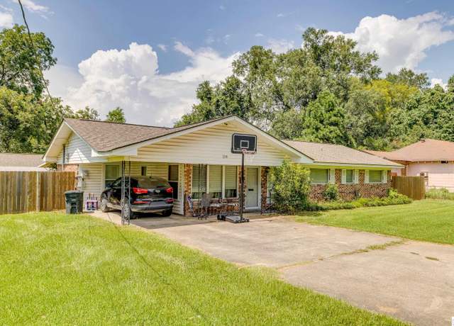 Property at 218 Wheelis St, West Monroe, LA 71292