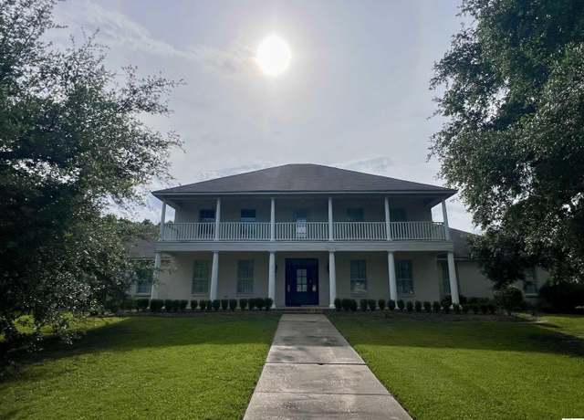 Property at 3380 Deborah Dr, Monroe, LA 71201, 4 beds, 3.5 baths
