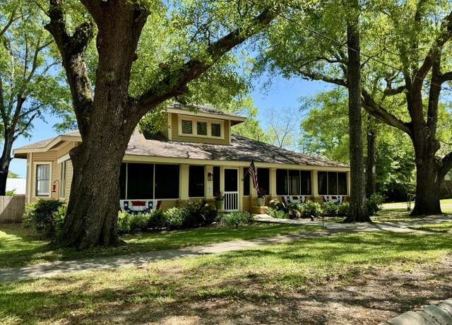 Property at 103 South 7th St, Leesville, LA 71446, 4 beds, 3 baths