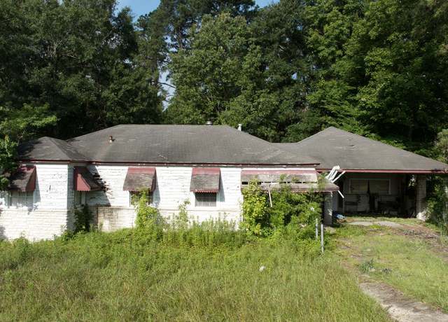 Property at 1104 John Paul Jones Ave, Leesville, LA 71446, 4 beds, 3 baths