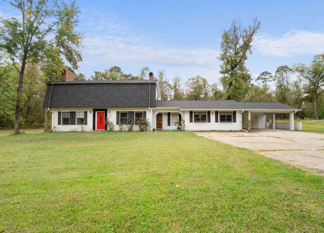 Property at 176 Country Club Cir, Leesville, LA 71446, 5 beds, 4 baths