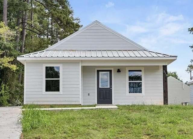 Property at 213 N Gladys St, Leesville, LA 71446, 3 beds, 2 baths