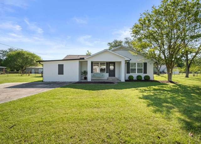 Property at 1118 Walnut St, Deridder, LA 70634, 3 beds, 2 baths