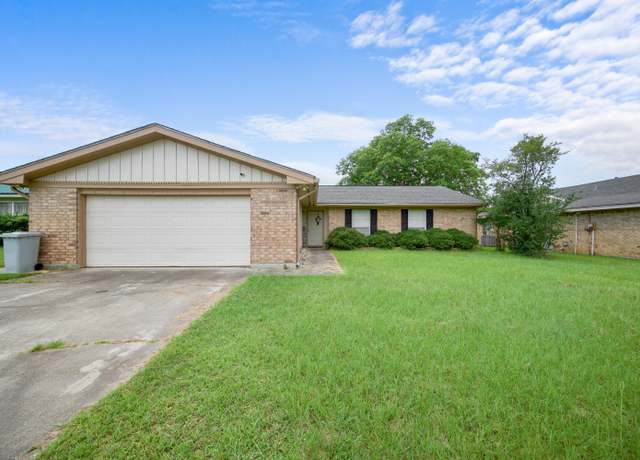 Property at 2113 Melon St, Deridder, LA 70634, 4 beds, 2 baths