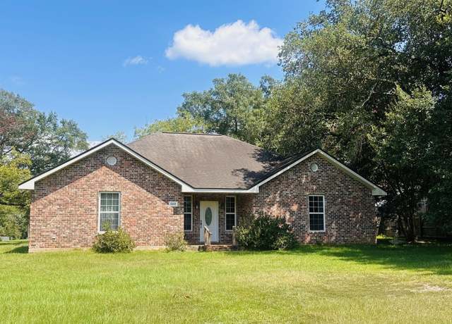 Property at 502 S Texas St, Deridder, LA 70634, 3 beds, 2 baths
