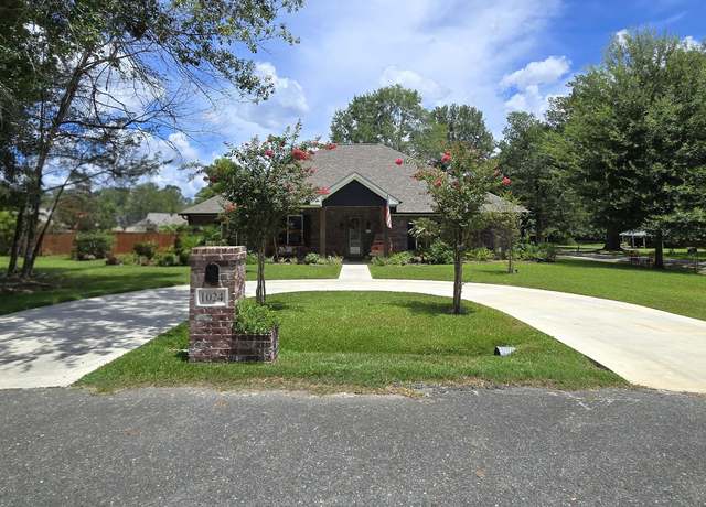 Property at 1024 Kathleen Dr, Deridder, LA 70634, 3 beds, 2.5 baths