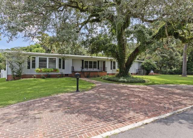 Property at 201 Edgewood Dr, Lafayette, LA 70503, 4 beds, 4.5 baths
