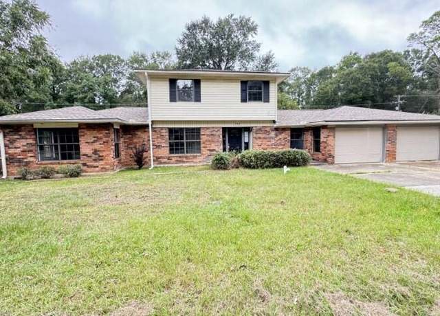 Property at 704 Auburn Dr, Deridder, LA 70634, 4 beds, 2.5 baths