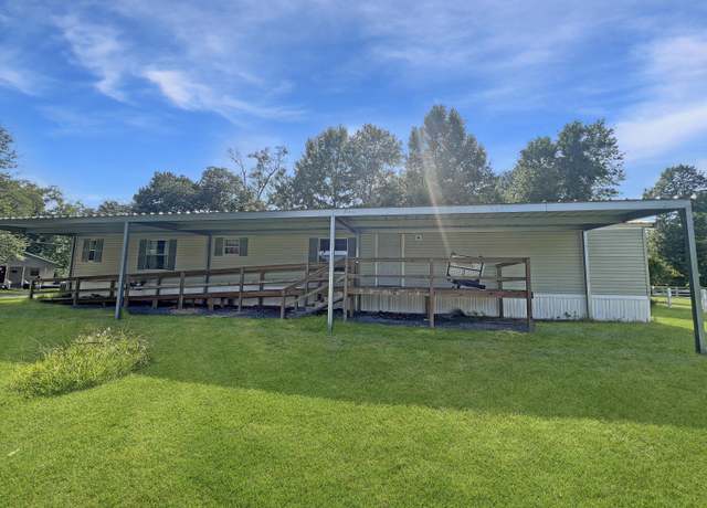 Property at 1020 Halsey St, Deridder, LA 70634, 3 beds, 2 baths