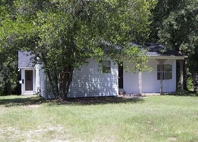 Property at 133 Country Club Cir, Deridder, LA 70634, 5 beds, 2 baths
