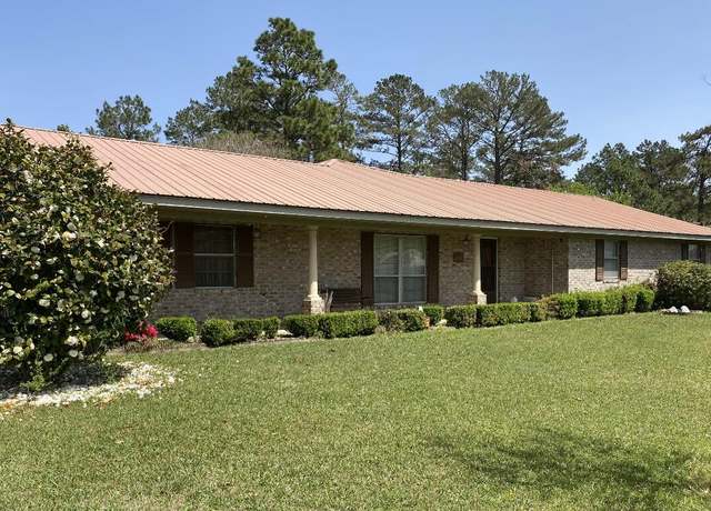 Property at 1107 Sioux St, Deridder, LA 70634, 3 beds, 2 baths