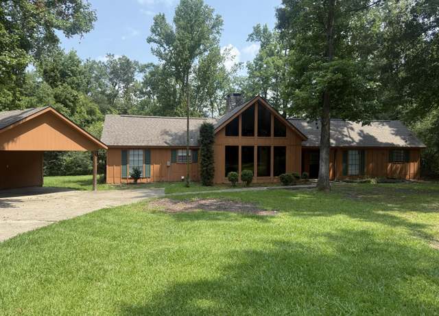 Property at 906 S Texas St, Deridder, LA 70634, 3 beds, 2 baths