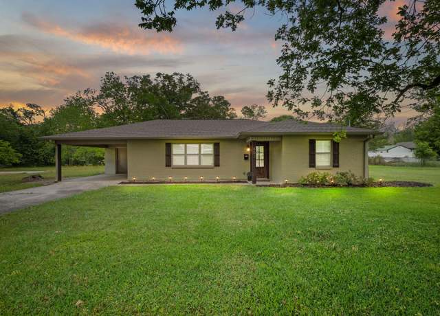 Property at 602 Bilbo St, Deridder, LA 70634, 4 beds, 2 baths