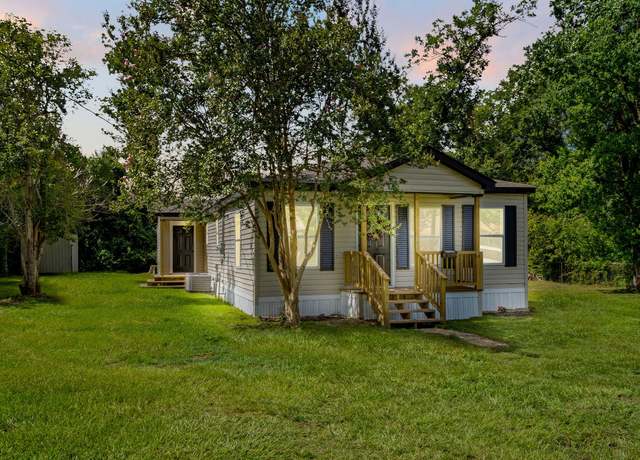 Property at 1007 Shirley St, Deridder, LA 70634, 3 beds, 2 baths