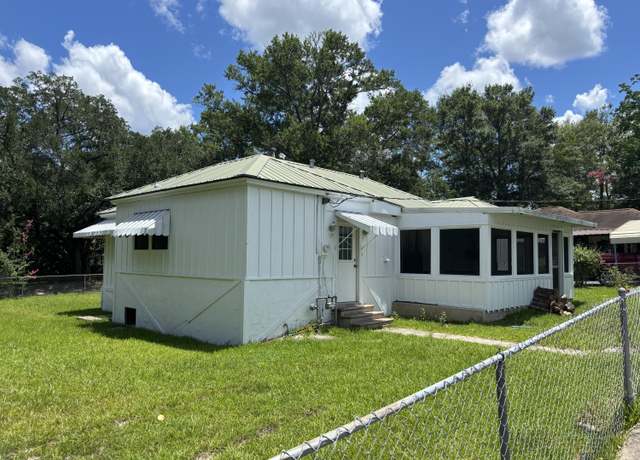 Property at 800 Marvin Ave, Leesville, LA 71446, 3 beds, 2 baths