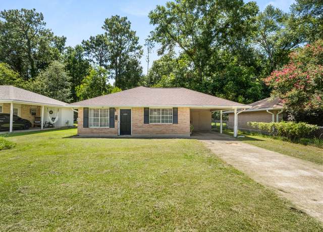 Property at 809 North Texas St, Deridder, LA 70634, 3 beds, 1.5 baths
