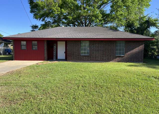 Property at 702 W North St, Leesville, LA 71446, 3 beds, 1 bath