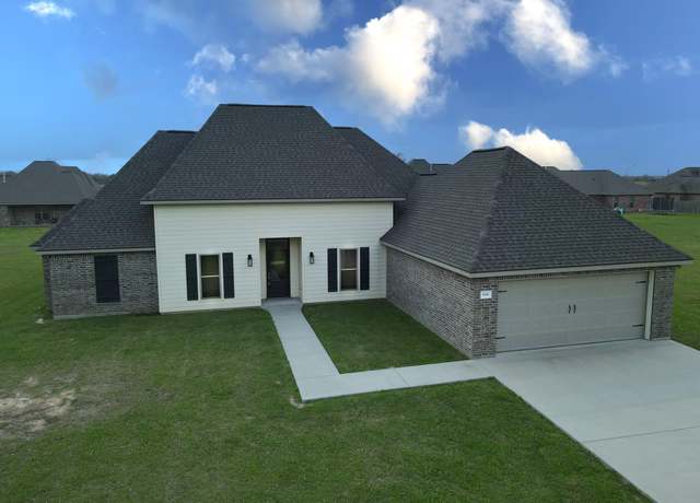 Property at 614 Walnut St, Iowa, LA 70647, 5 beds, 3 baths