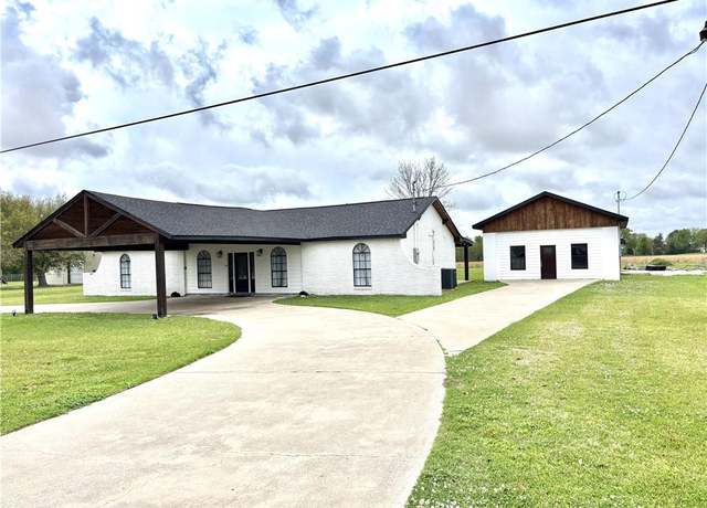 Property at 2822 Wilson Dr, Lake Charles, LA 70607, 3 beds, 2 baths