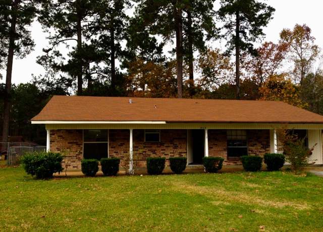 Property at 315 Hickory St, New Llano, LA 71461, 3 beds, 2 baths