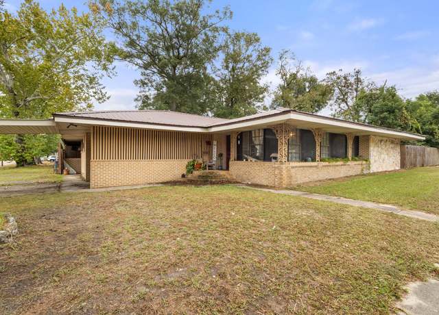 Property at 612 W 1st St, Deridder, LA 70634, 3 beds, 2 baths