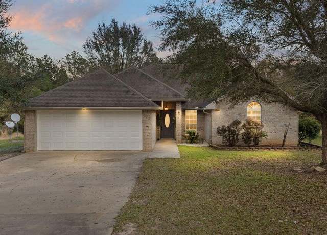 Property at 172 Tracie St, Leesville, LA 71446, 4 beds, 2 baths