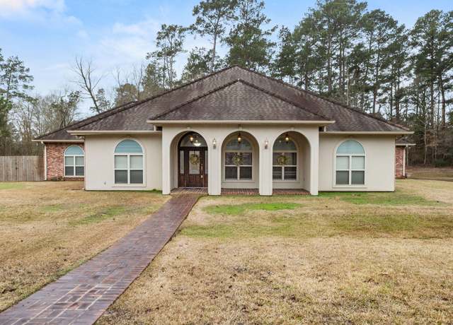 Property at 160 Fullerton Dr, Leesville, LA 71446, 3 beds, 2.5 baths