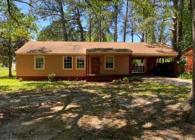 Property at 1104 Pinckney Ave, Leesville, LA 71446, 3 beds, 1 bath