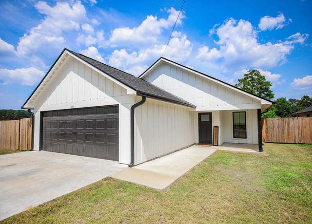 Property at 1003 S 10th St, Leesville, LA 71446, 3 beds, 2 baths