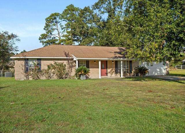 Property at 1209 Mohawk St, Deridder, LA 70634, 3 beds, 2 baths