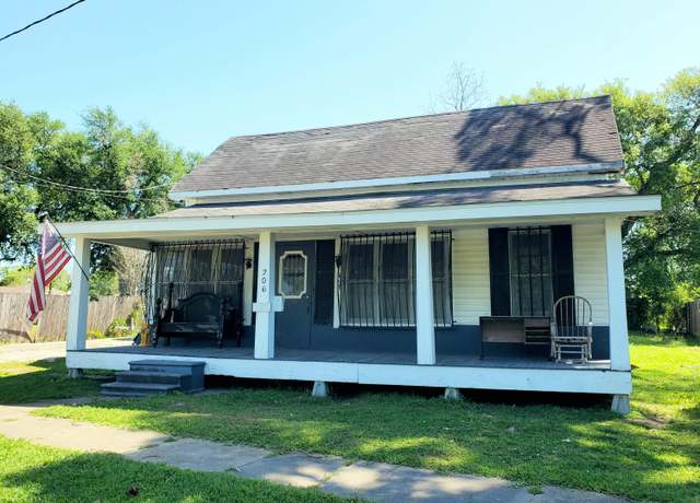 Property at 206 S Front St, Dequincy, LA 70503, 2 beds, 3 baths