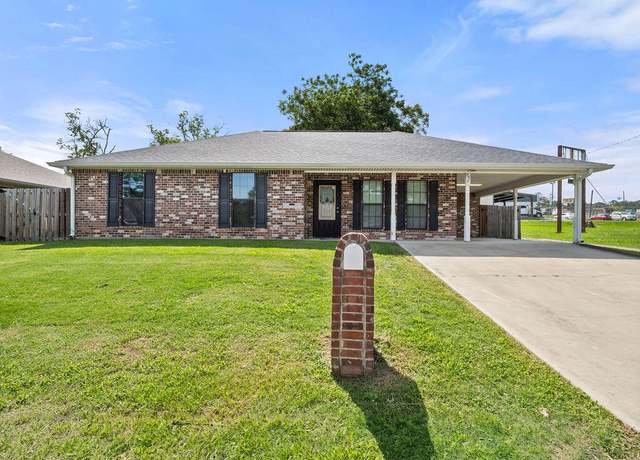 Property at 902 S 4th St, Leesville, LA 71446, 3 beds, 2 baths
