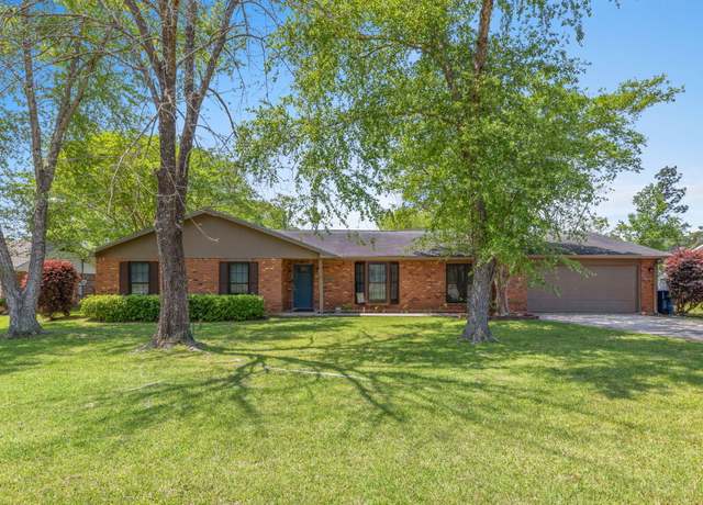 Property at 1207 Seminole St, Deridder, LA 70634, 4 beds, 2.5 baths