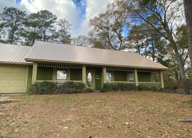 Property at 400 S 7th St, Leesville, LA 71446, 3 beds, 2 baths