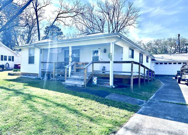 Property at 802 Dennis Ave, Leesville, LA 71446, 3 beds, 2 baths