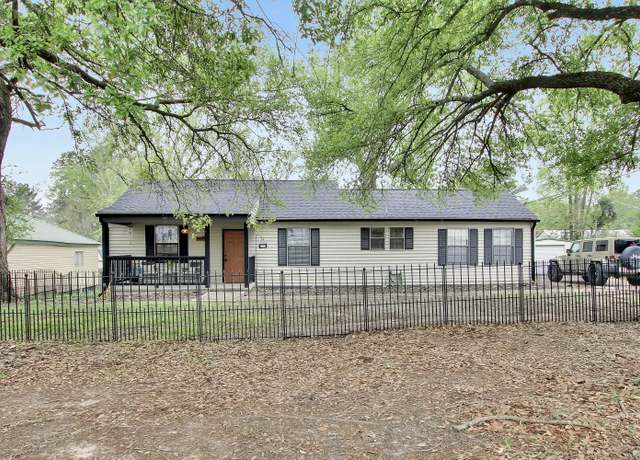 Property at 1000 John Paul Jones, Leesville, LA 71446, 3 beds, 2 baths