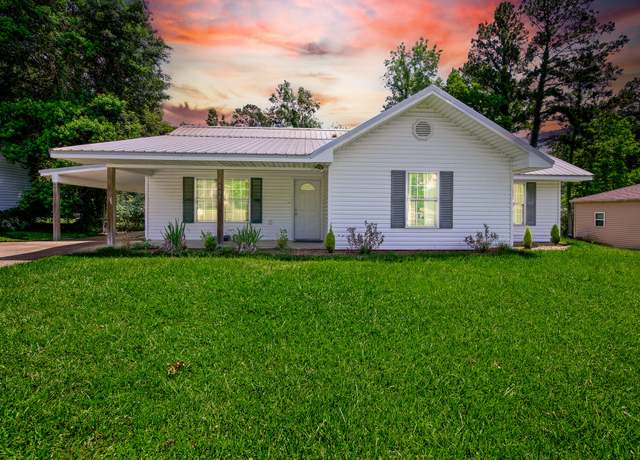 Property at 1007 Dennis Ave, Leesville, LA 71446, 3 beds, 2 baths