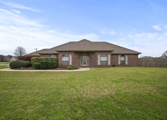 Property at 206 Delia Dr, Leesville, LA 71446, 4 beds, 2.5 baths