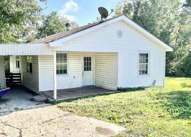 Property at 200 N 10th St, Leesville, LA 71446, 4 beds, 1 bath